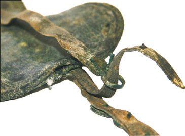 A panovói 2. sír, bőr tarsolyszerkezet